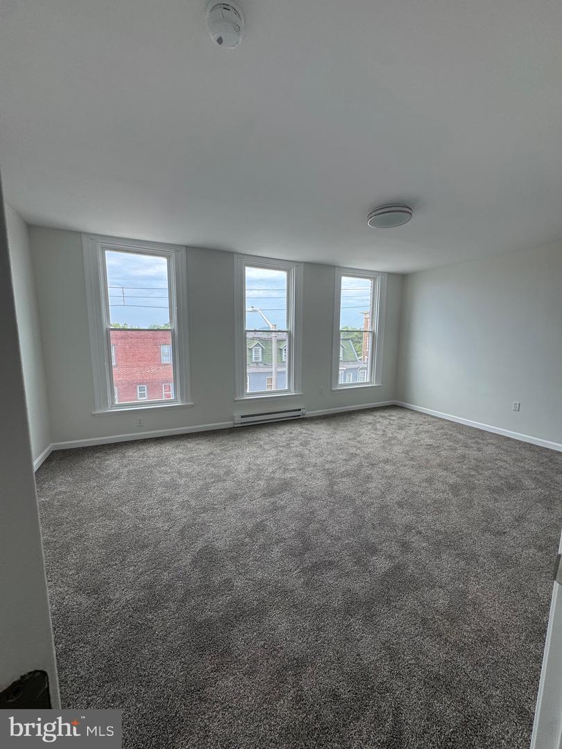 666 E Market St unit 3 – photo 4