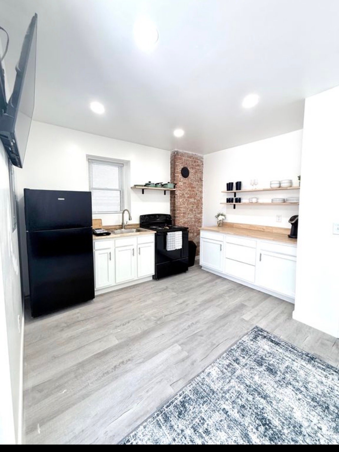 2131 Williams Ave unit 1 – photo 1