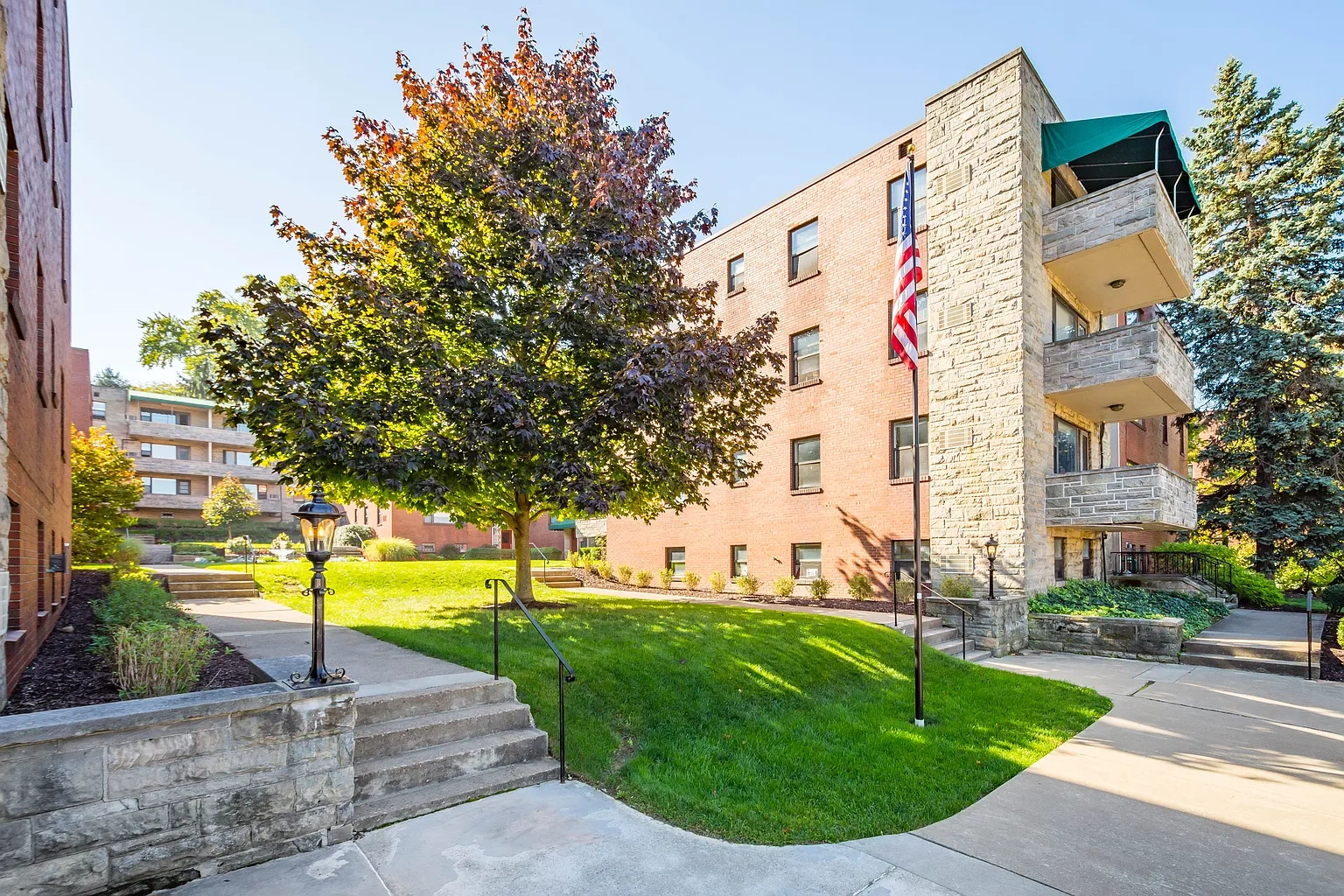 Royal Gardens Apartments – photo 3