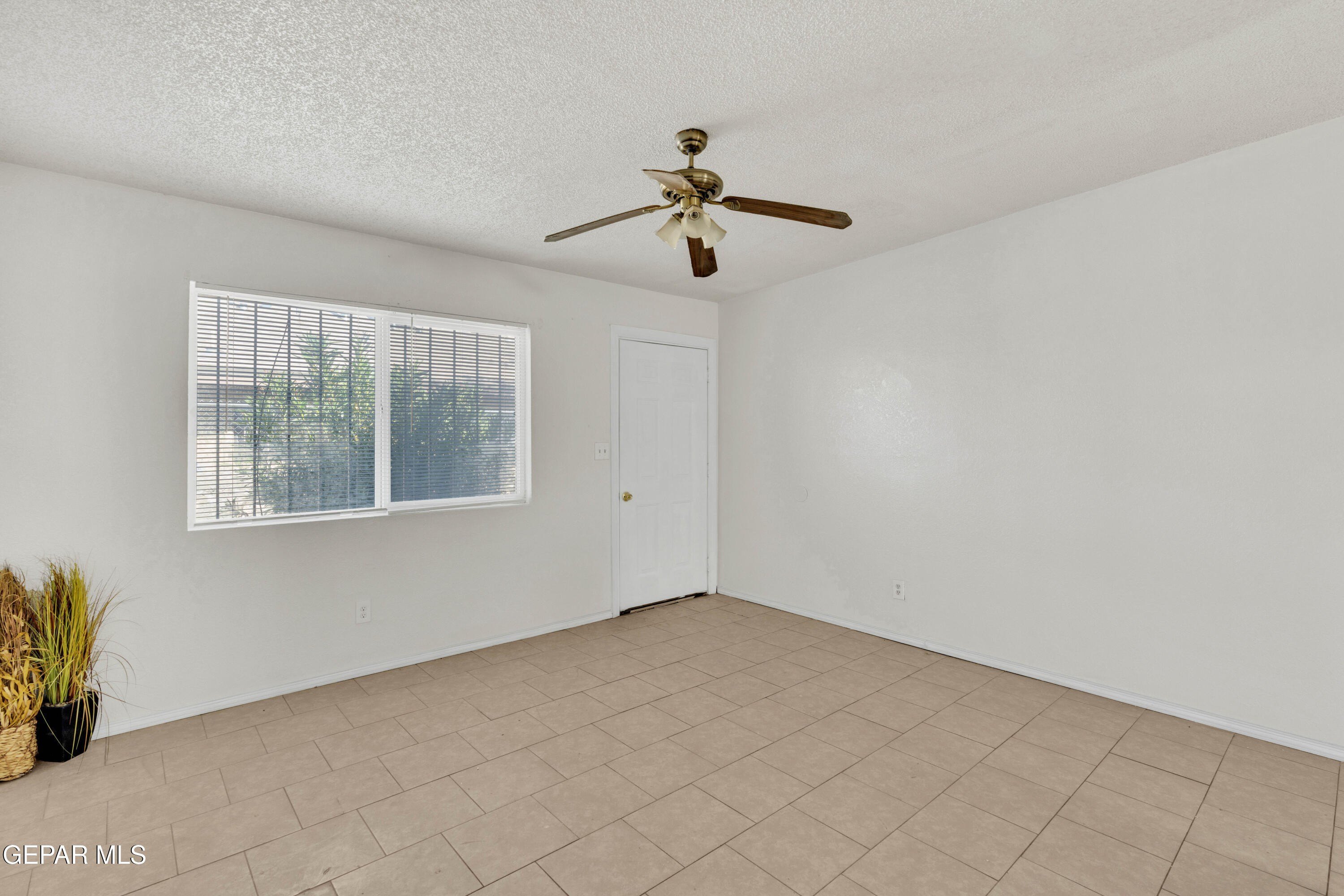 2812 Van Buren Ave #A – photo 4