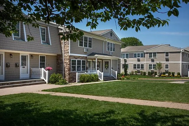Fairfield Village At Commack – photo 3