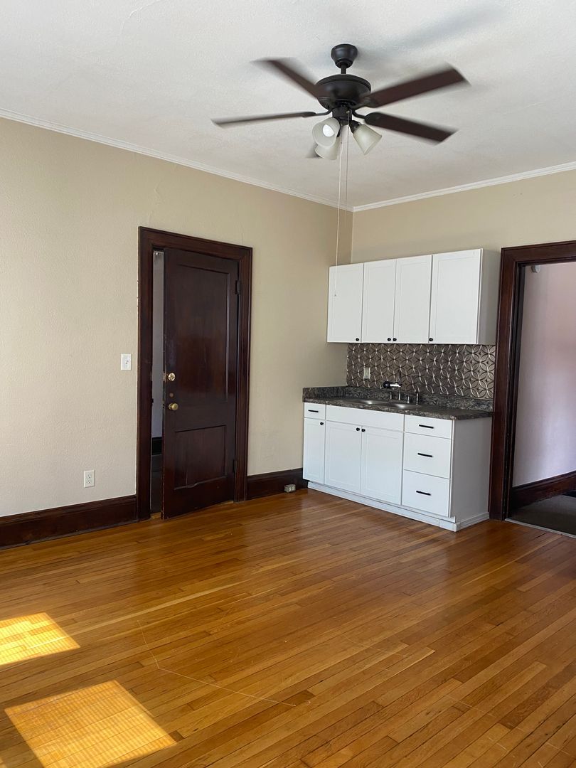 215 11th St unit 215-5B – photo 3