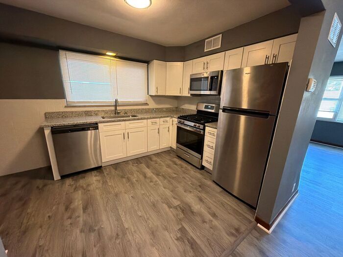 3238 S Compton Ave – photo 4