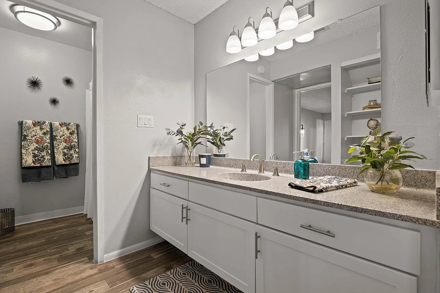 Brookwood Apartments – photo 1