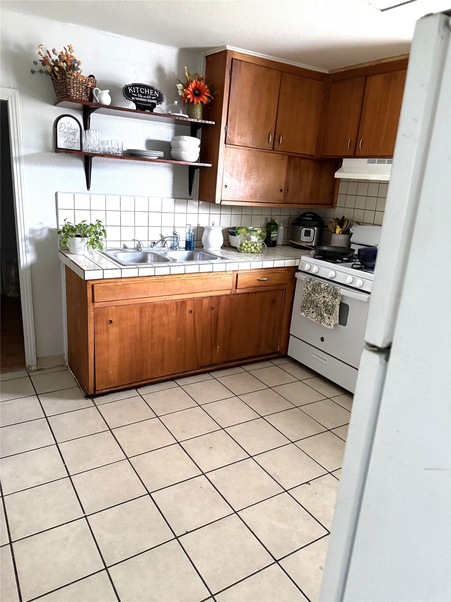 621 S Commerce St – photo 4