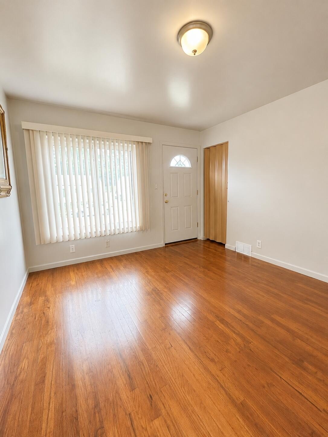 27392 Osmun St – photo 4