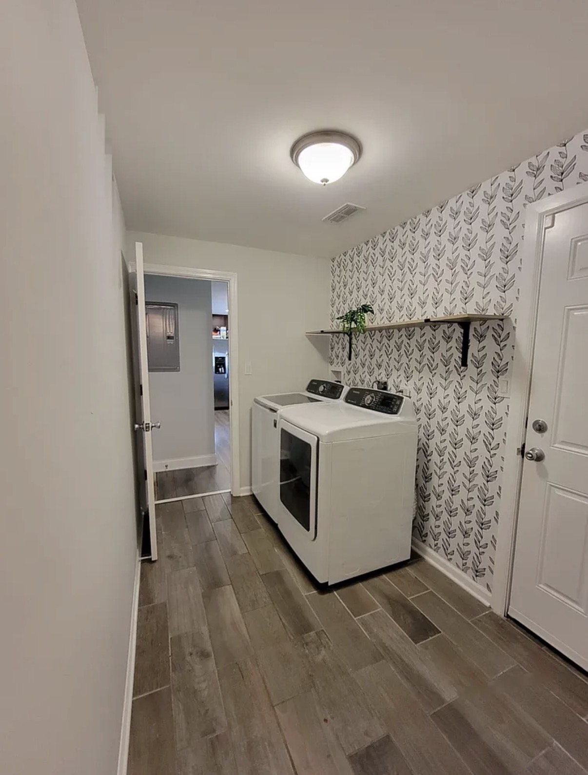159 E Walnut Ave – photo 5