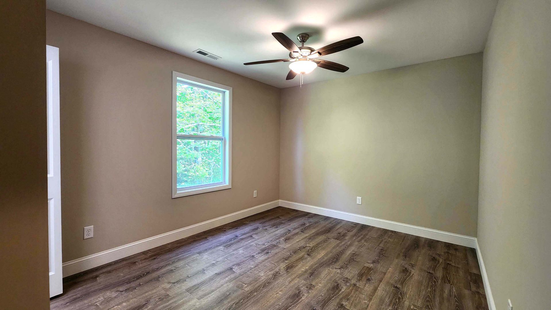 127 Hawthorne Dr – photo 4