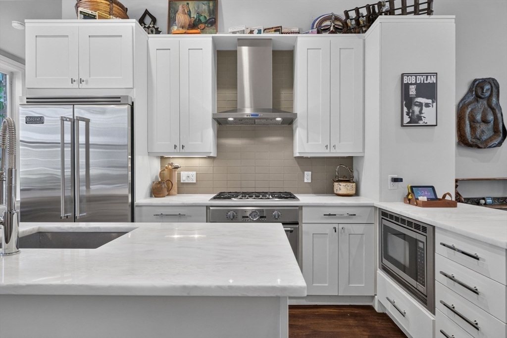 14 Hereford St unit 1 – photo 5