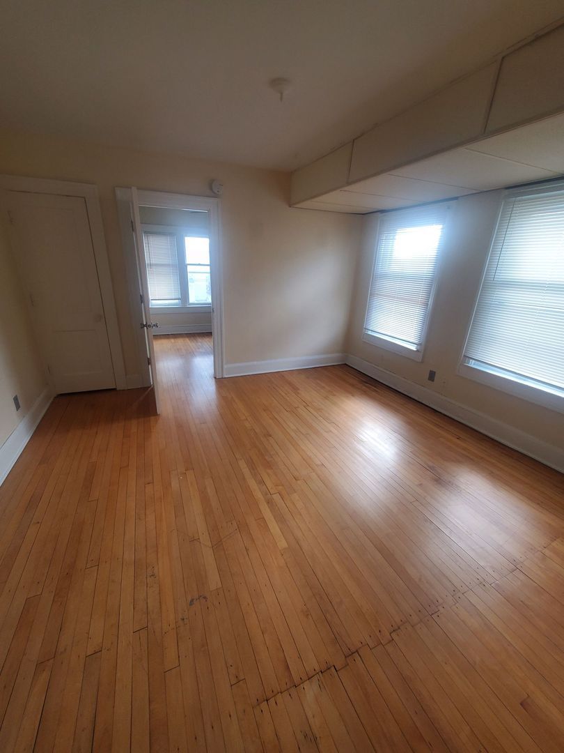 915 Minnesota Ave unit 7 – photo 4