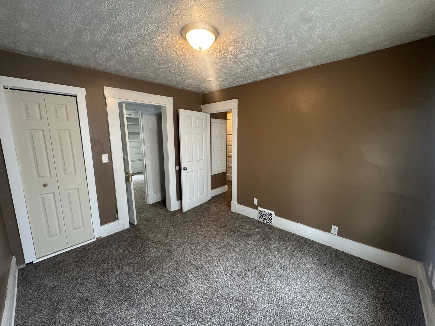 1056 E 99th St unit Up unit – photo 3