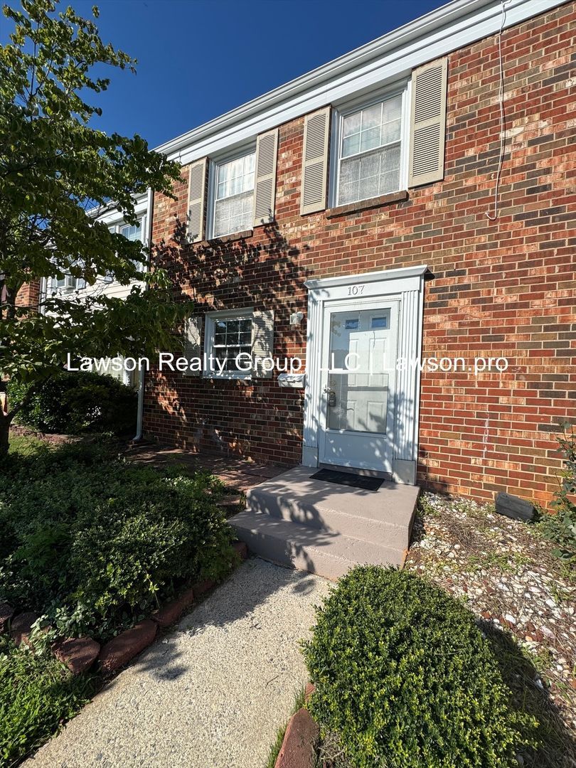 107 Oxford Square – photo 1