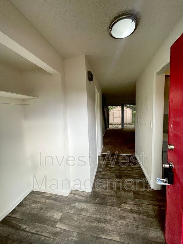 1960 33rd Ave unit 04 – photo 1