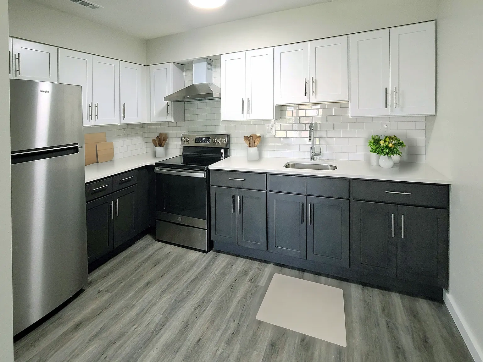 Edgewater Manor – photo 2
