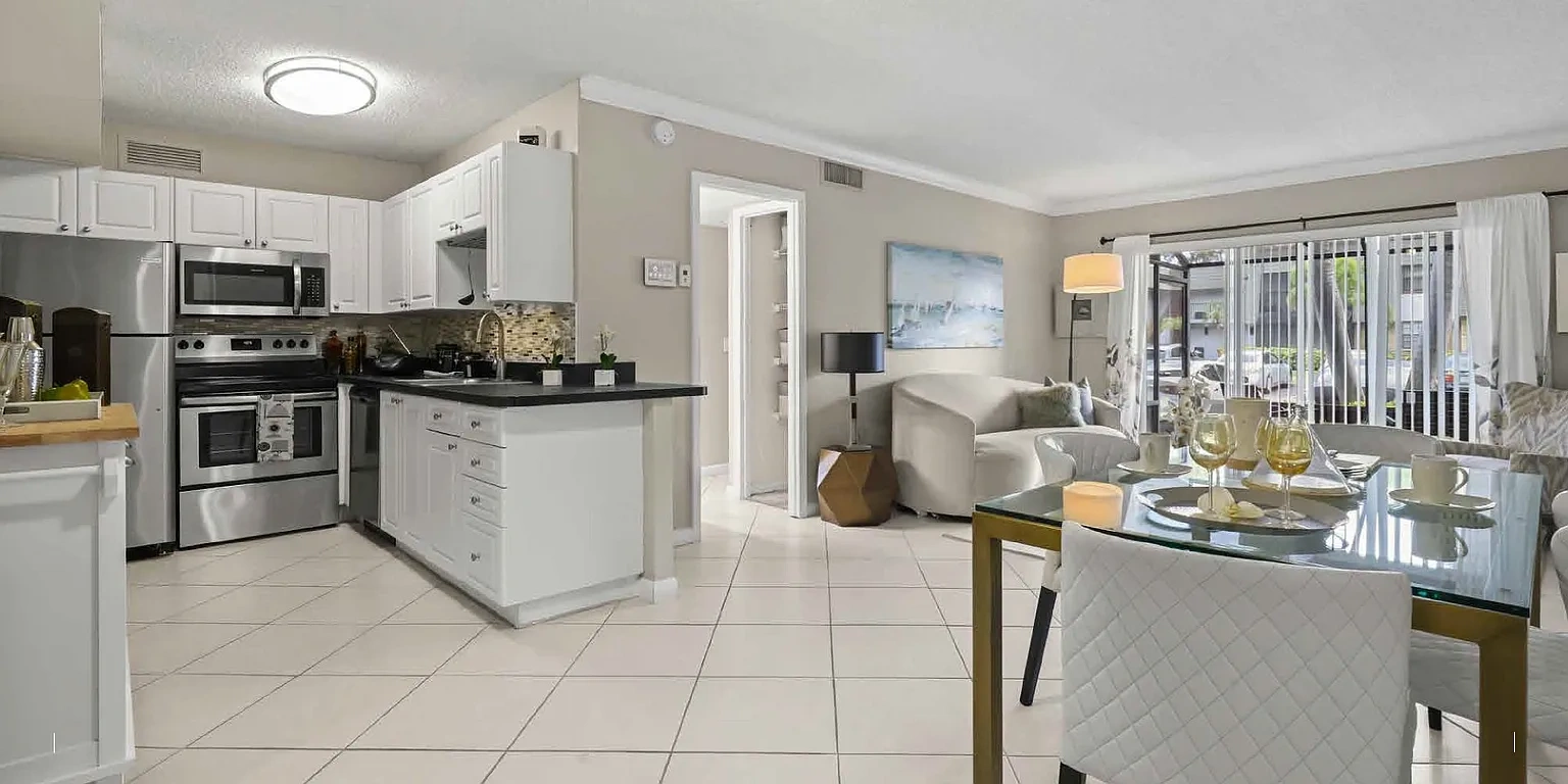 4120 at Palm Beach Gardens Apartments – photo 2
