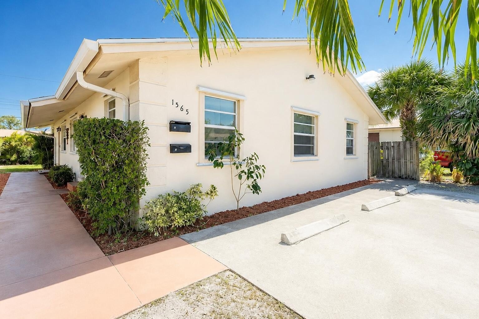 1565 W 28th St #REAR – photo 5