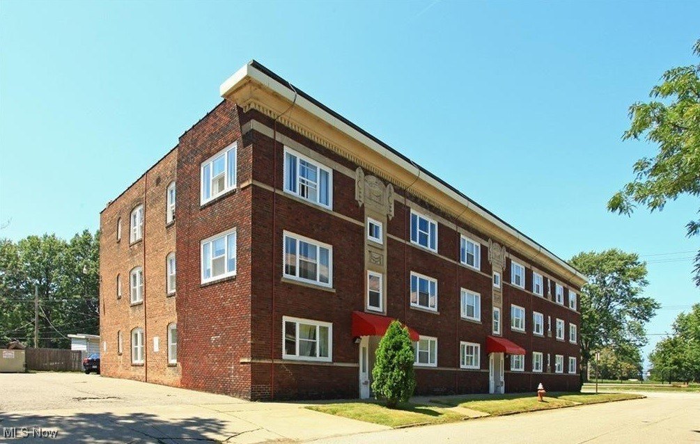 14236 Lakeshore Blvd #6 – photo 1