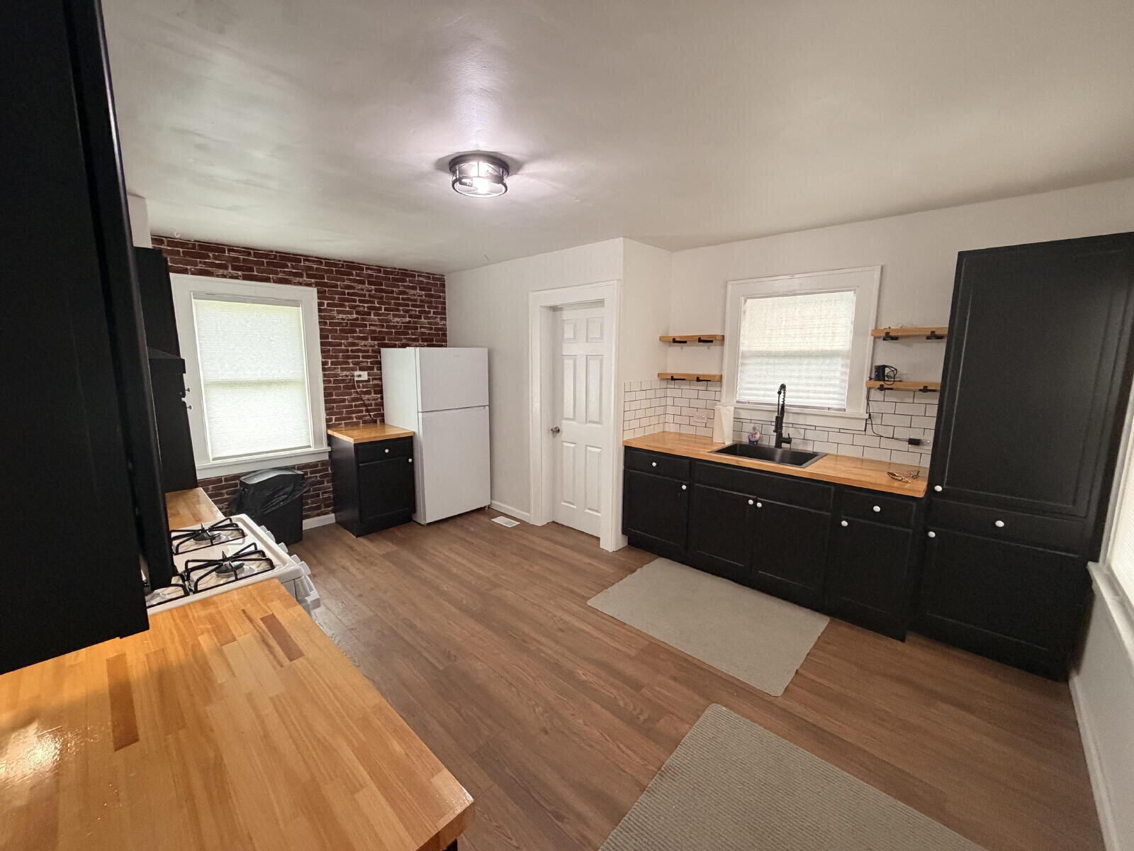 3142 W 33rd St – photo 3