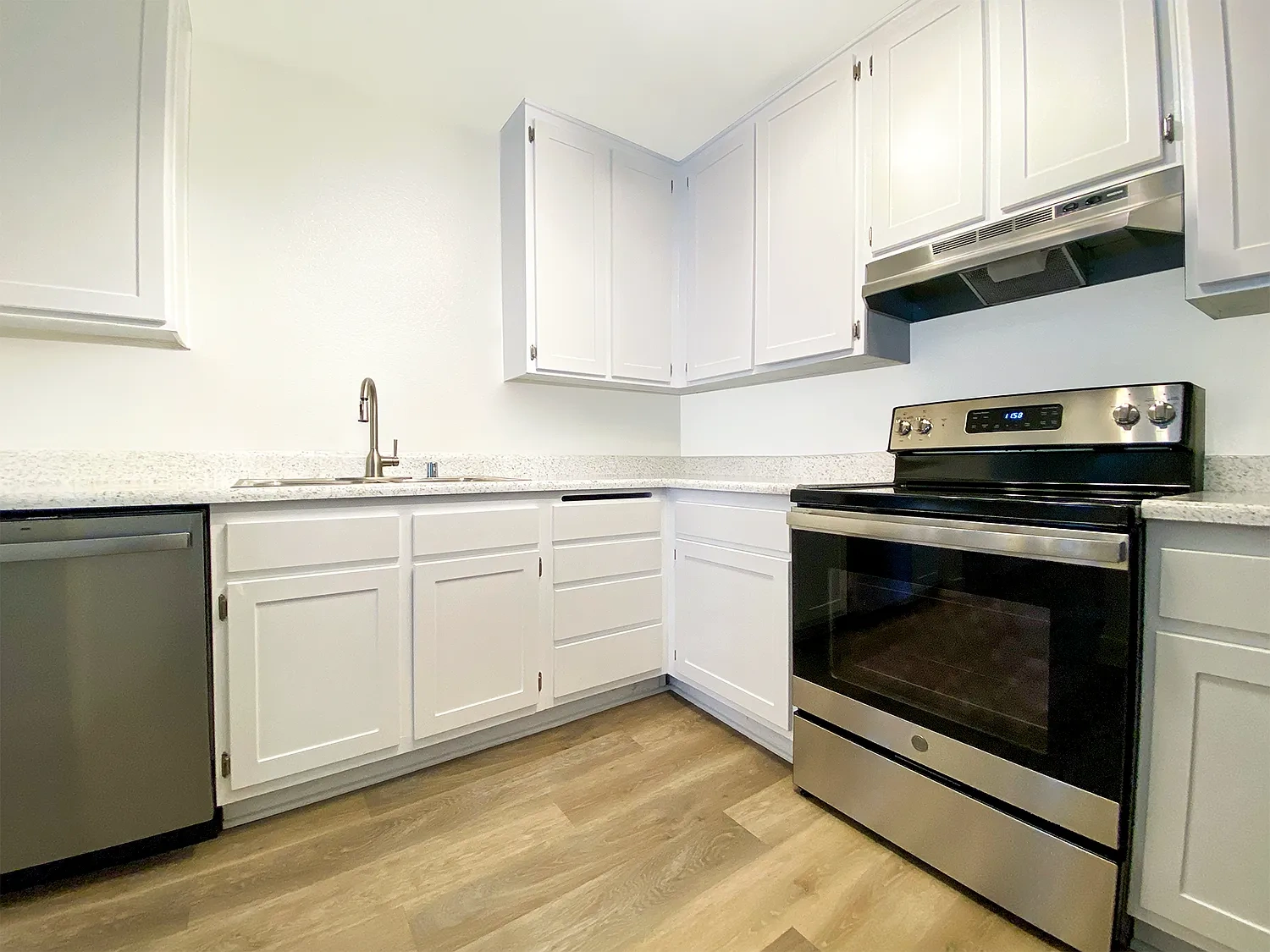 1 Bedroom Apartments in North Redlands – photo 1