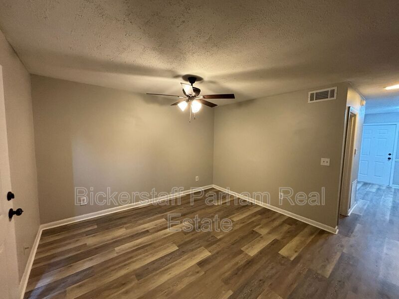 1263 Cedar Ave unit 4 – photo 3