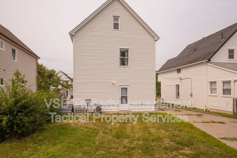4409 Bucyrus Ave – photo 5