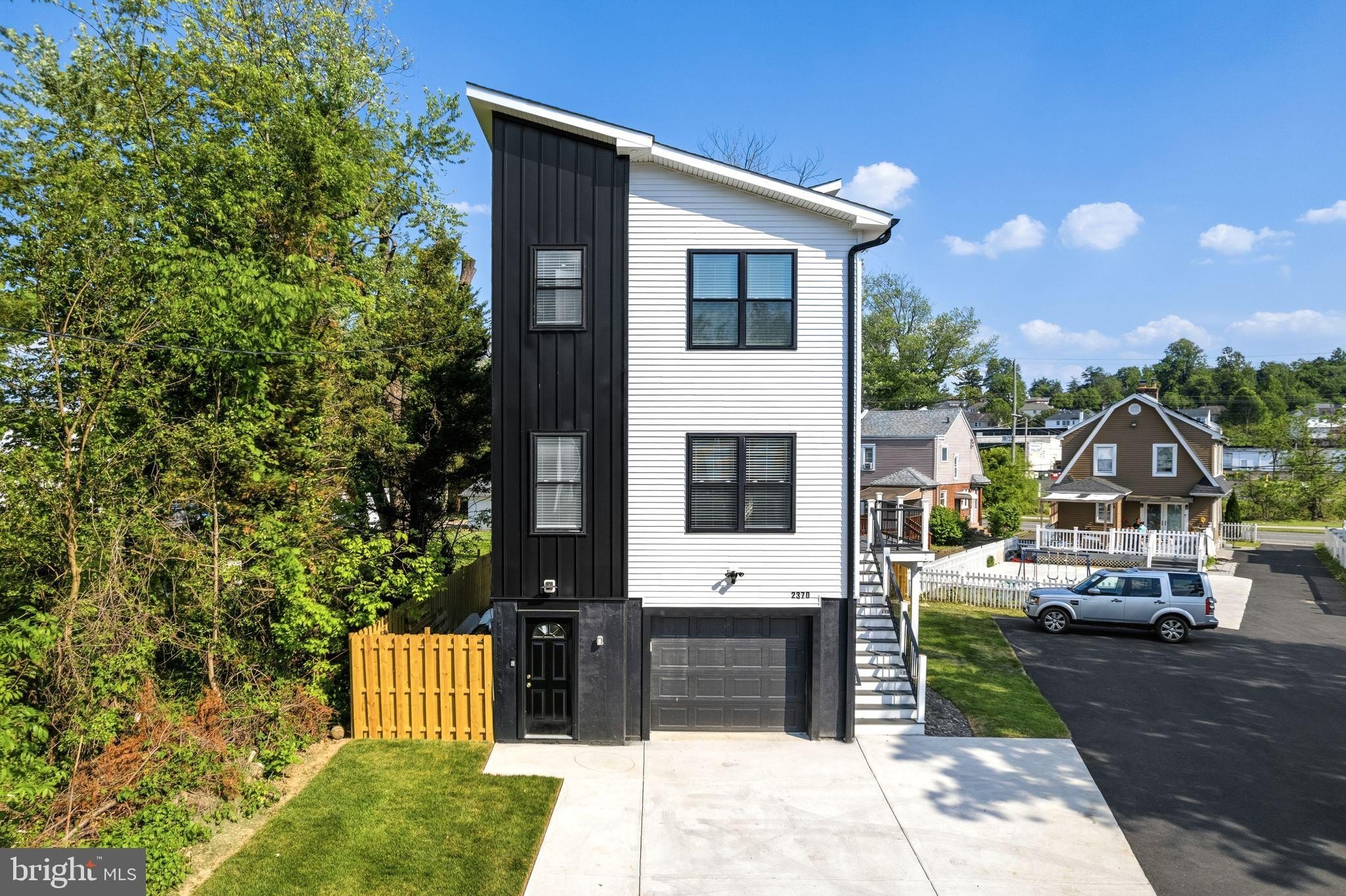 2370 Randolph St – photo 4
