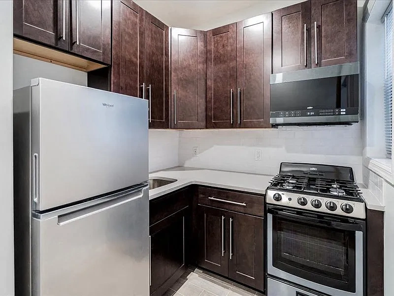 85 Van Reypen St. Apartments – photo 2