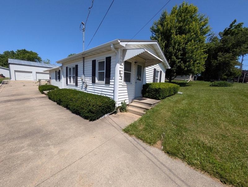 905 E 8th St S – photo 1