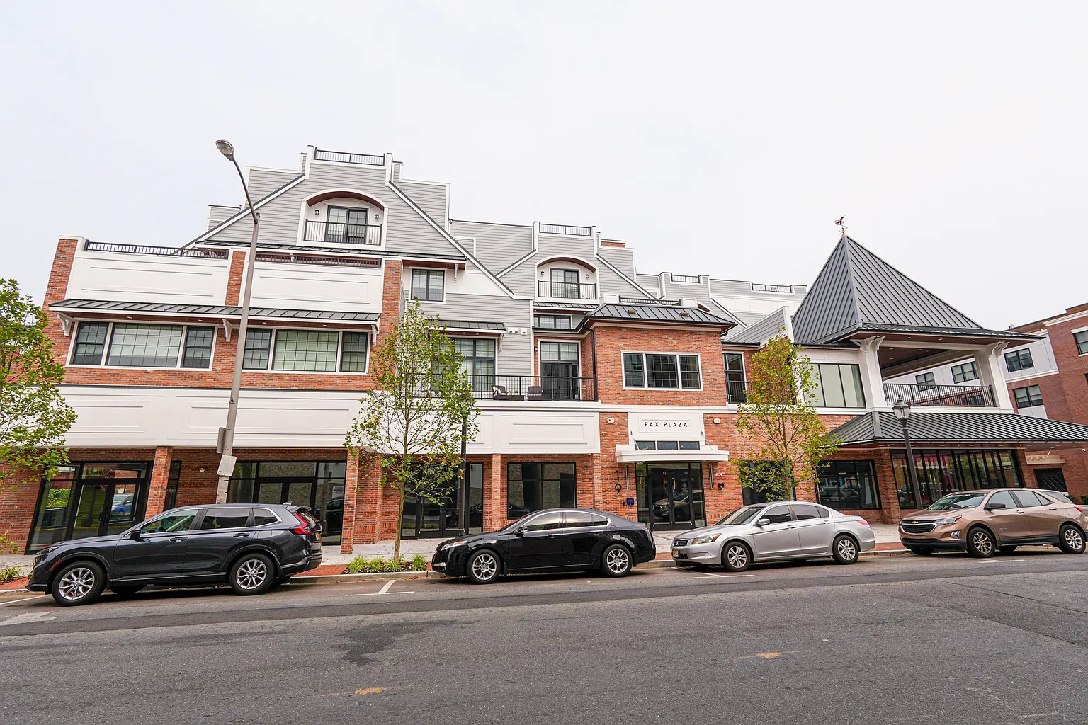 Pax Plaza – photo 3