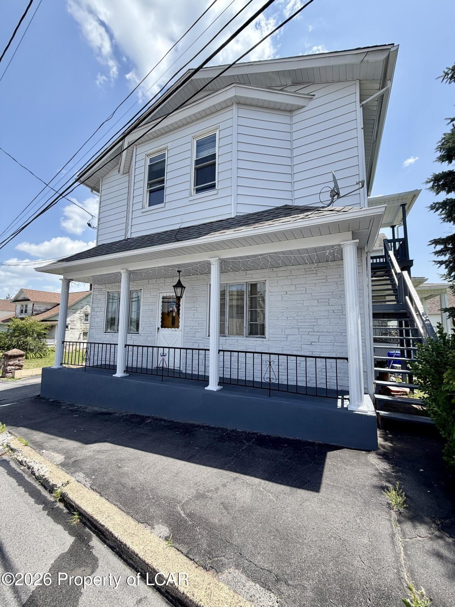 74 1st St – photo 1