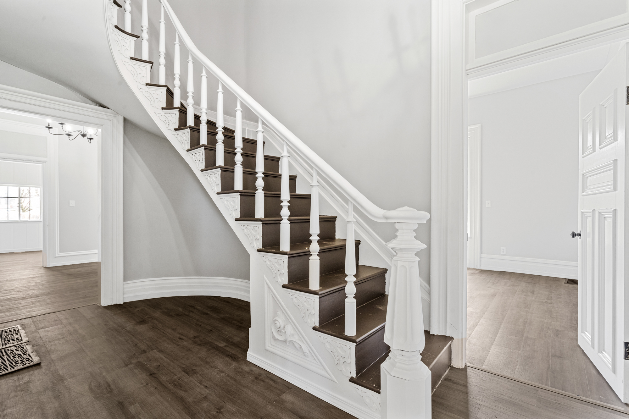 7 N Limestone St – photo 2