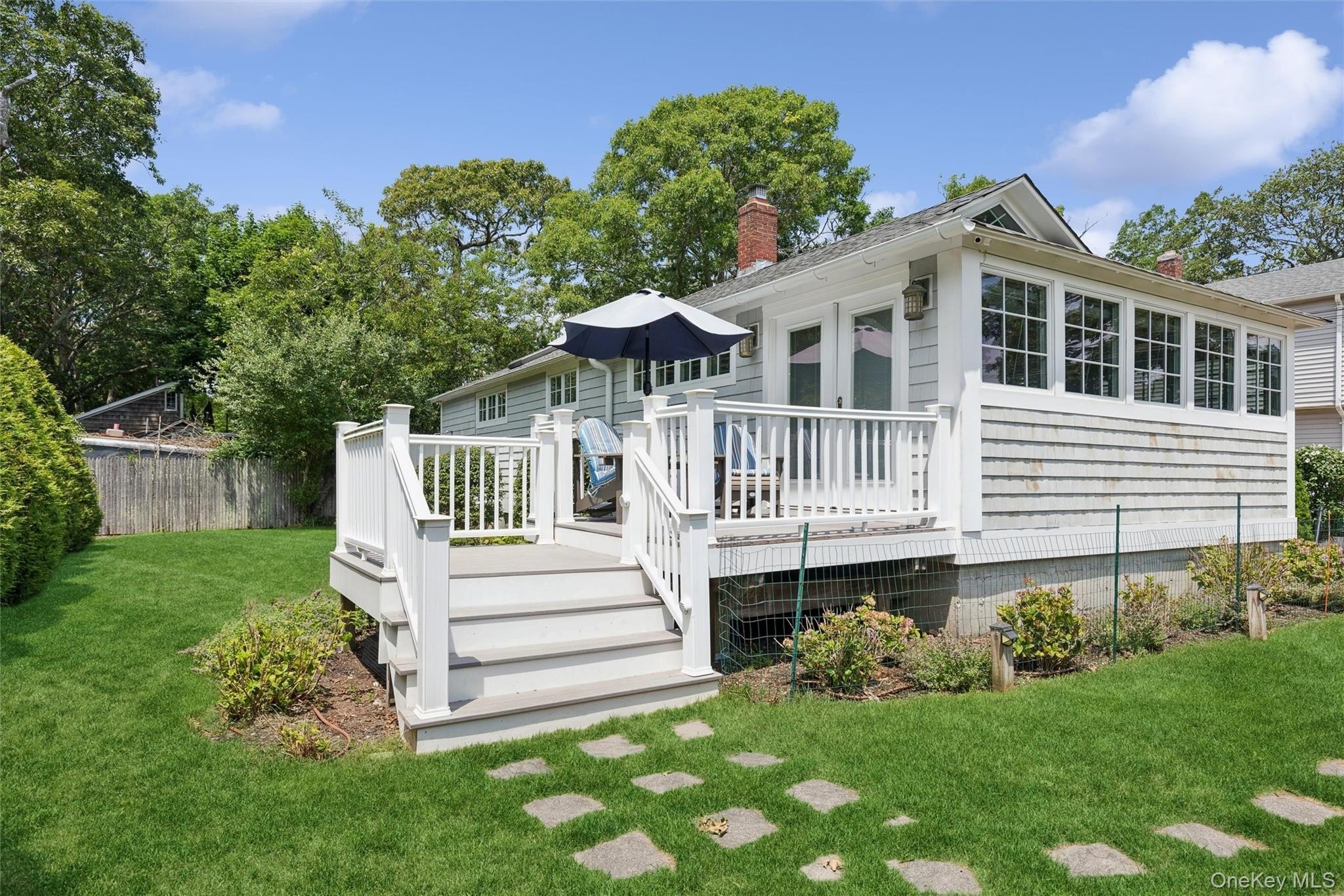 33 Bay Ave – photo 1