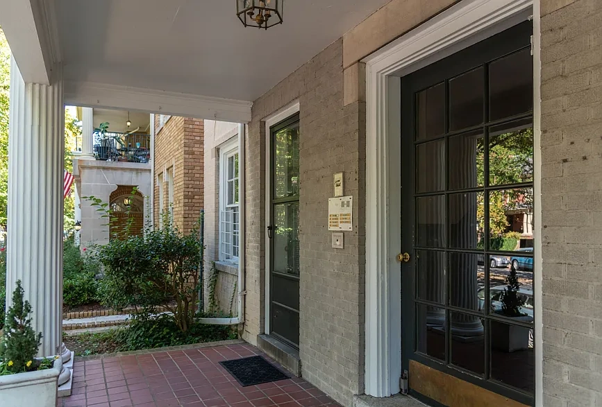 South Arthur Apartments – photo 4