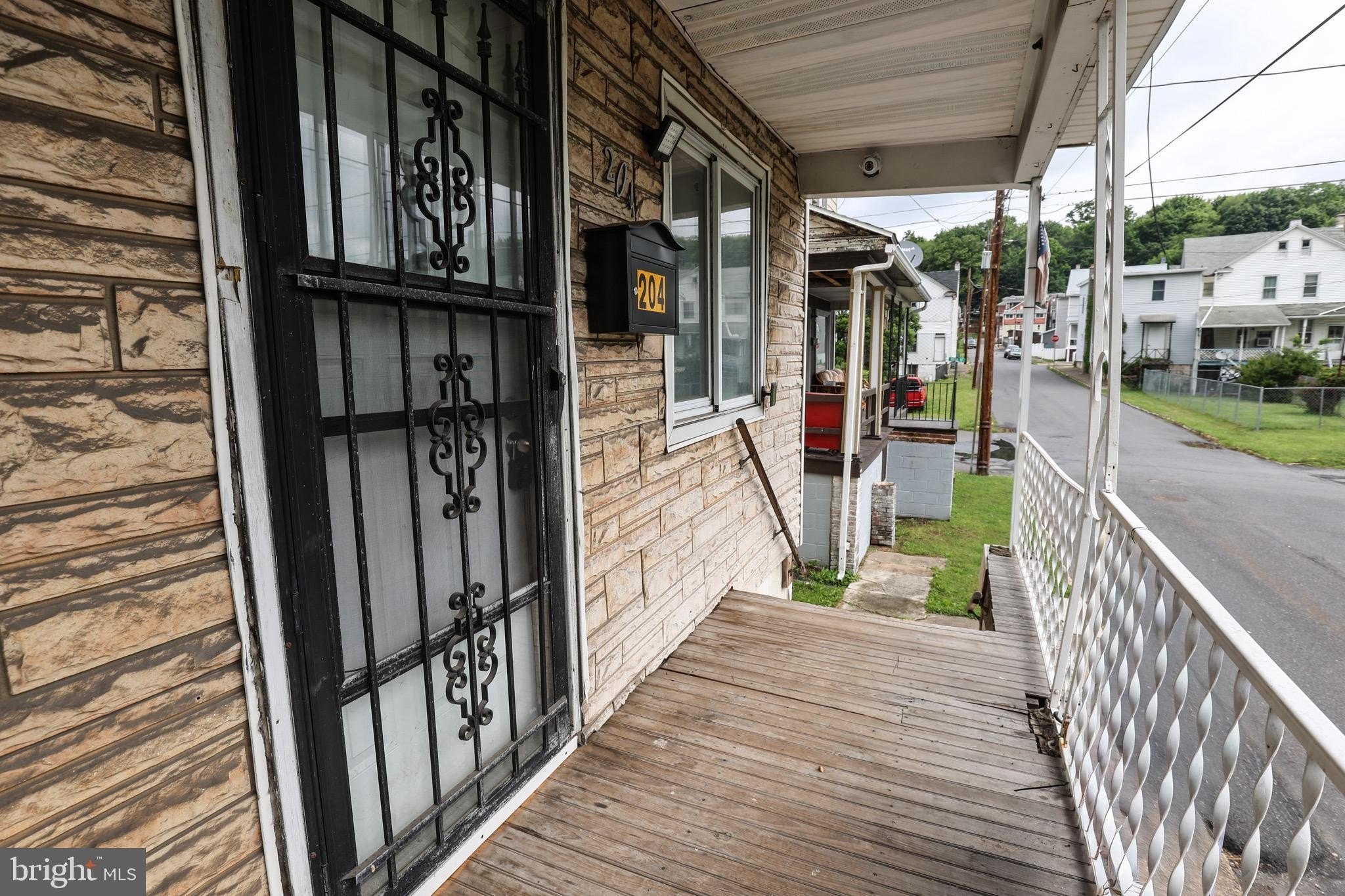 204 3rd St – photo 3
