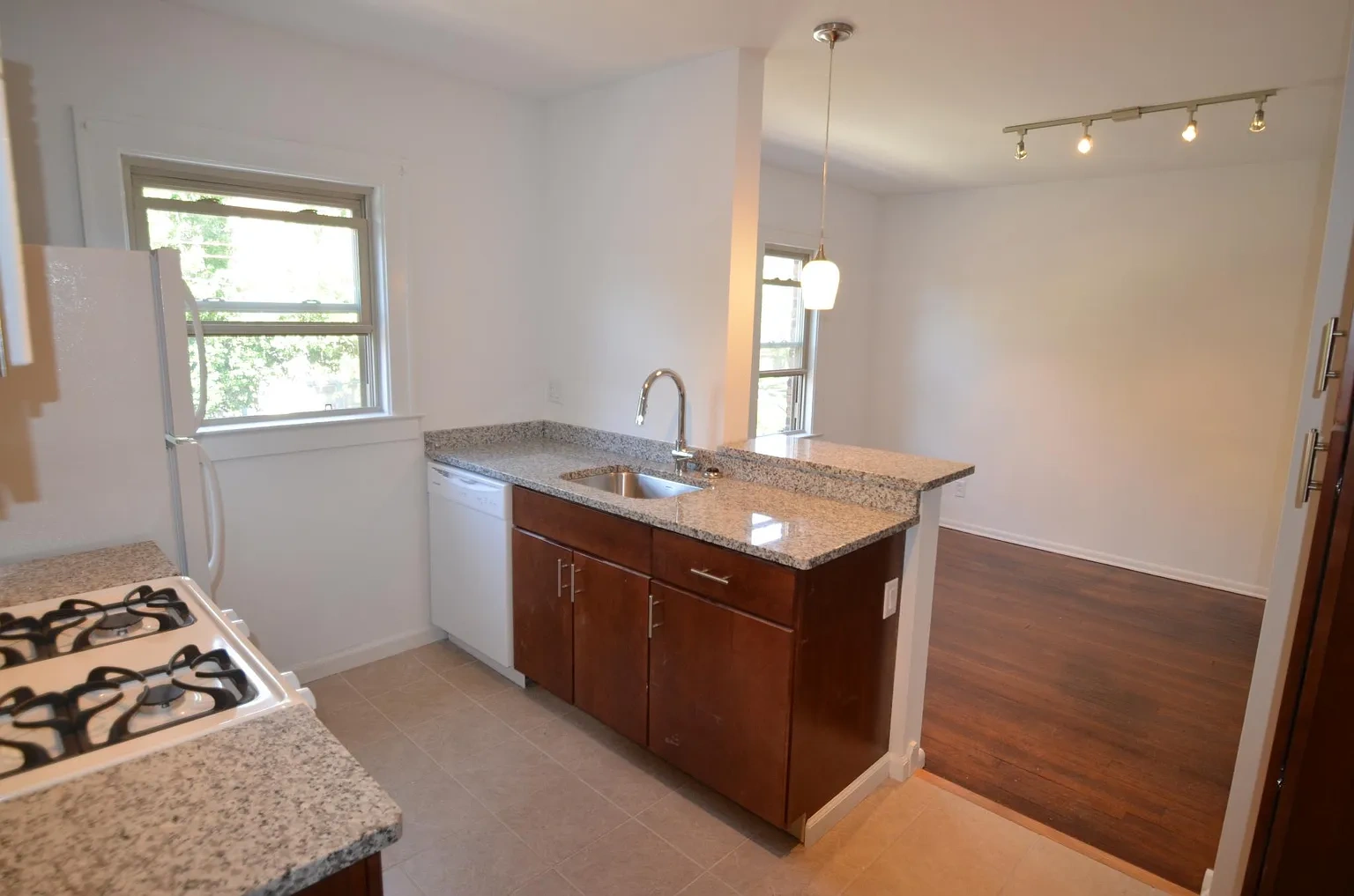 Larchmont Red Door Living – photo 3