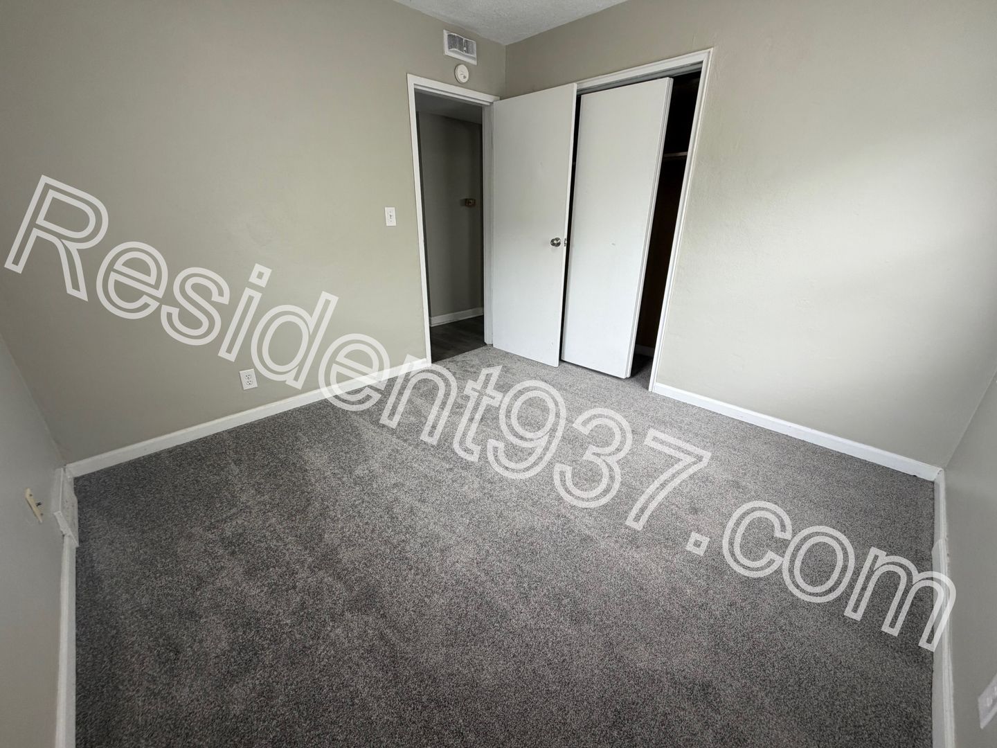 1047 Blakley Dr – photo 3