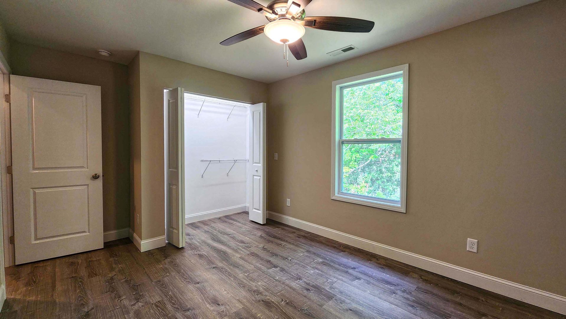 127 Hawthorne Dr – photo 5
