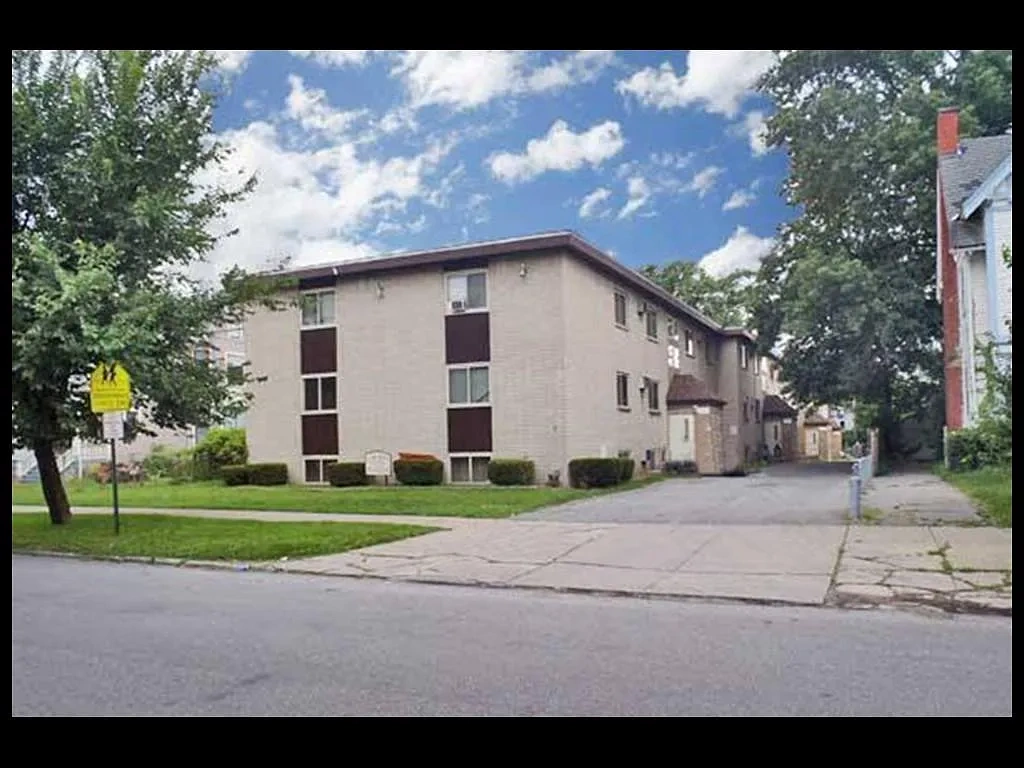 Laurel Manor – photo 1