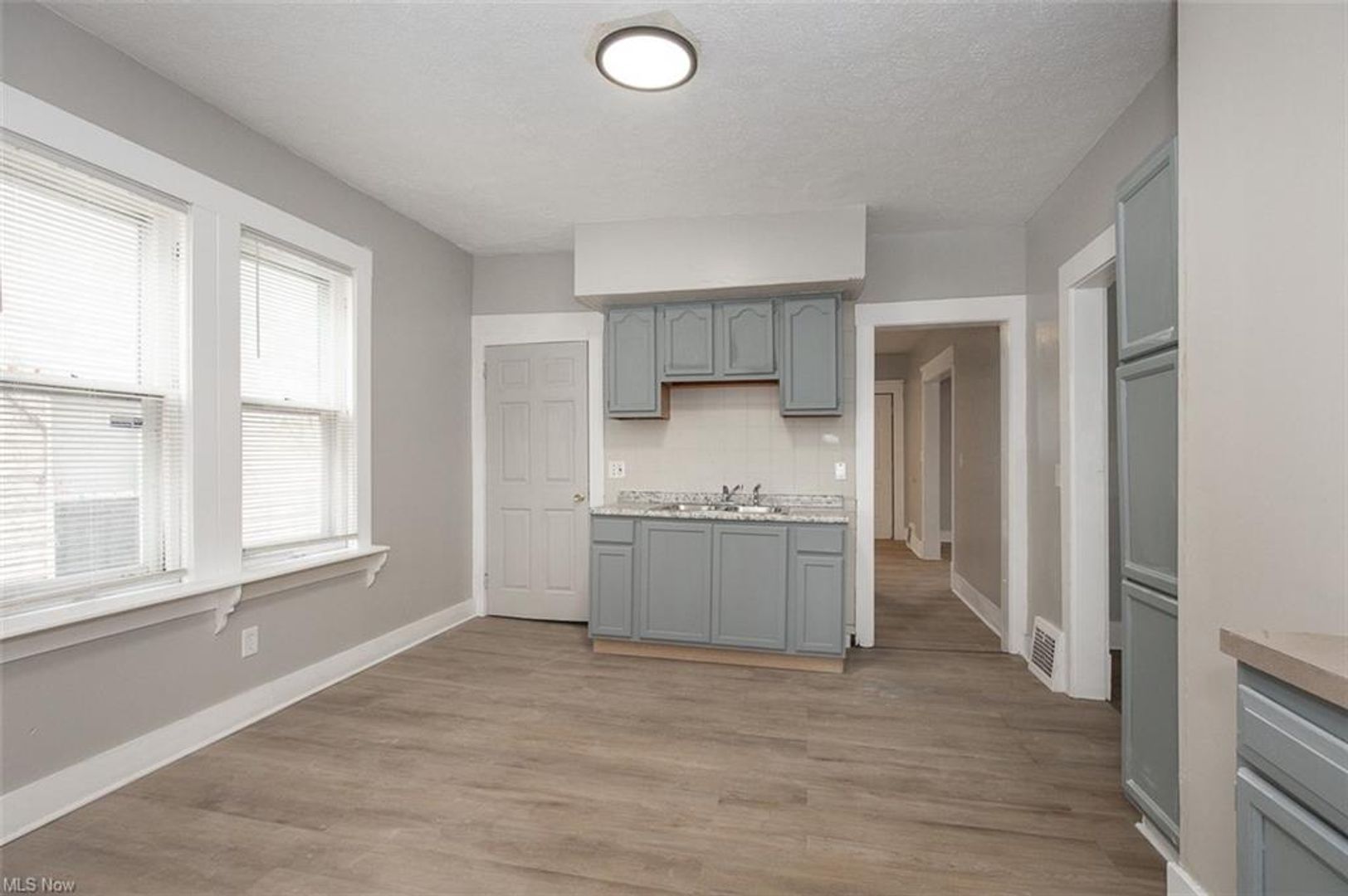 5614 Drake Ave – photo 4