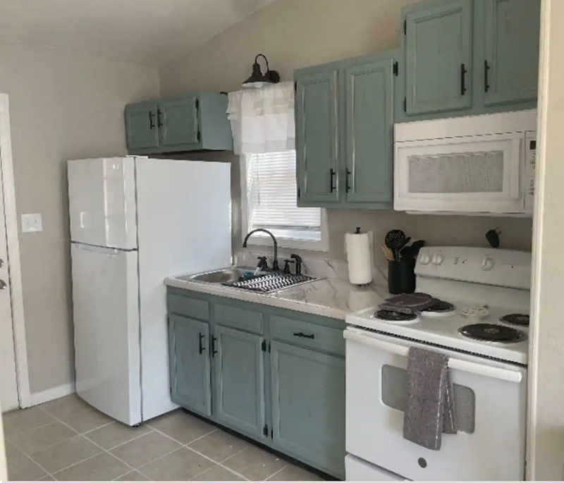 916 Kyle Ave NE – photo 3