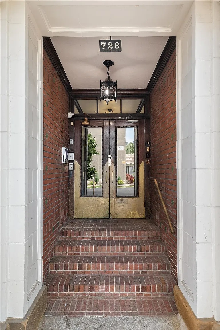 The Breslin – photo 5