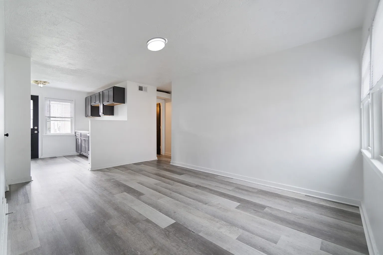 15059 3 Bedroom Apartments for Rent – photo 2