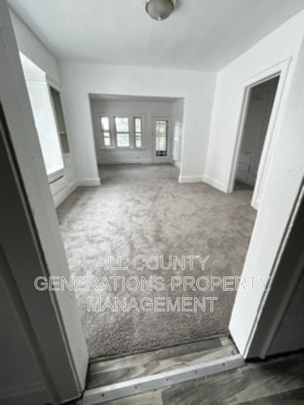 11909 Continental Ave – photo 5