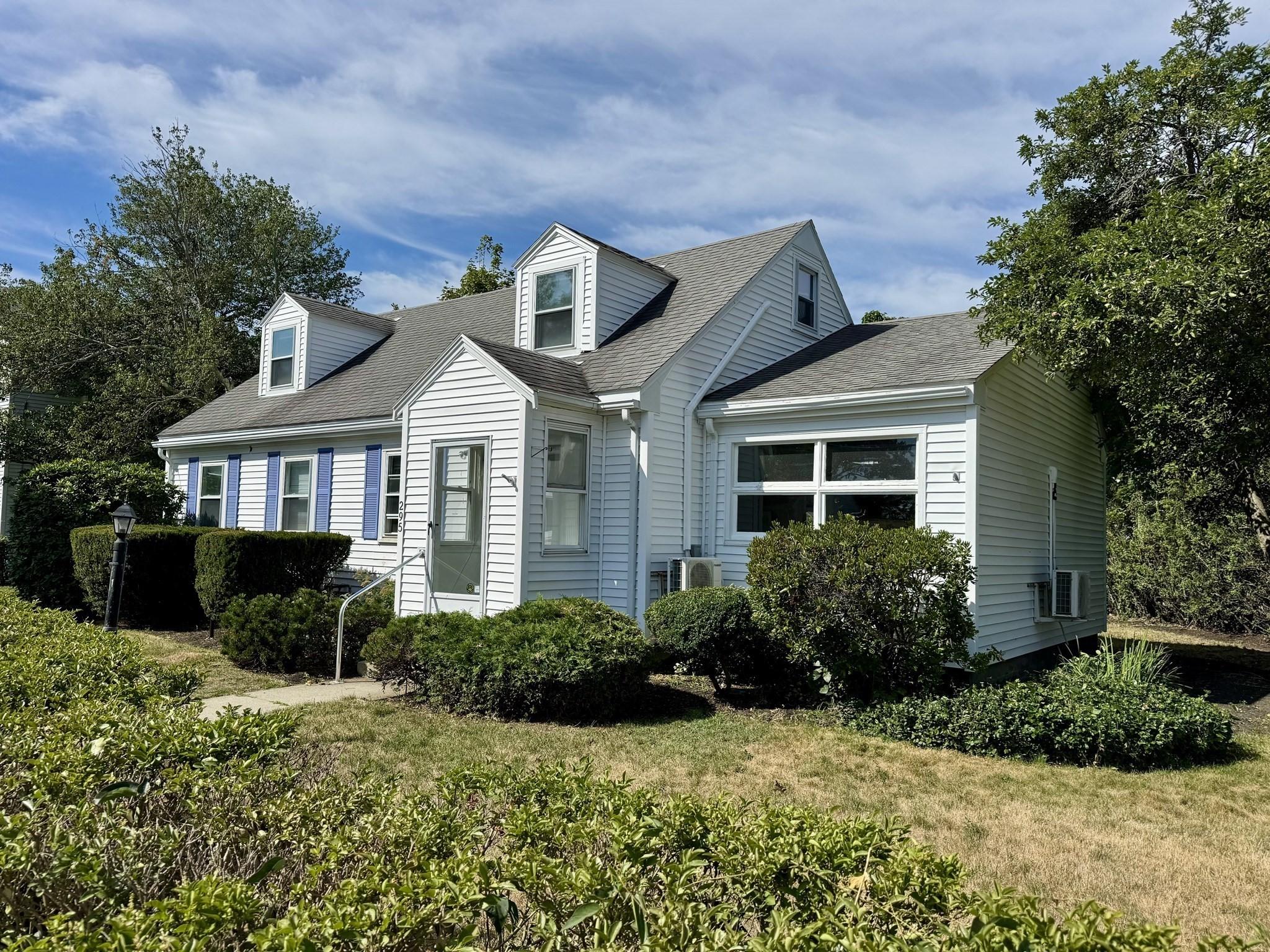 295 Kingsley Rd unit sing family – photo 2