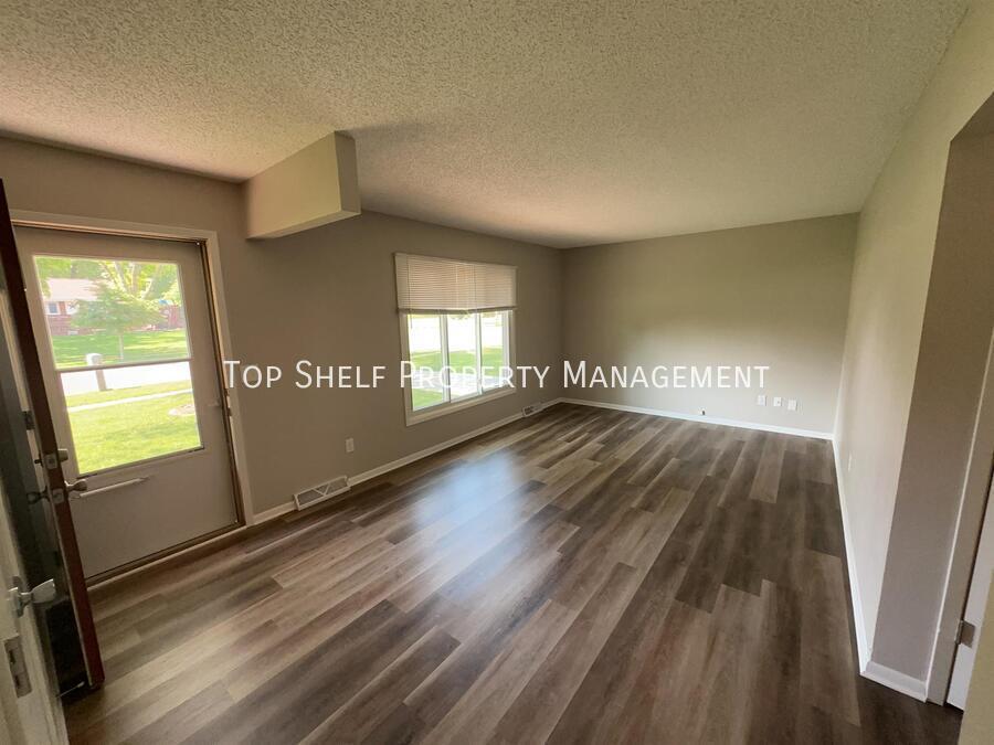 5234 Jennifer Dr – photo 2