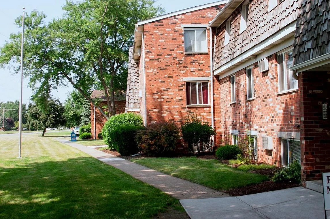Foster Garden Apartments – photo 5