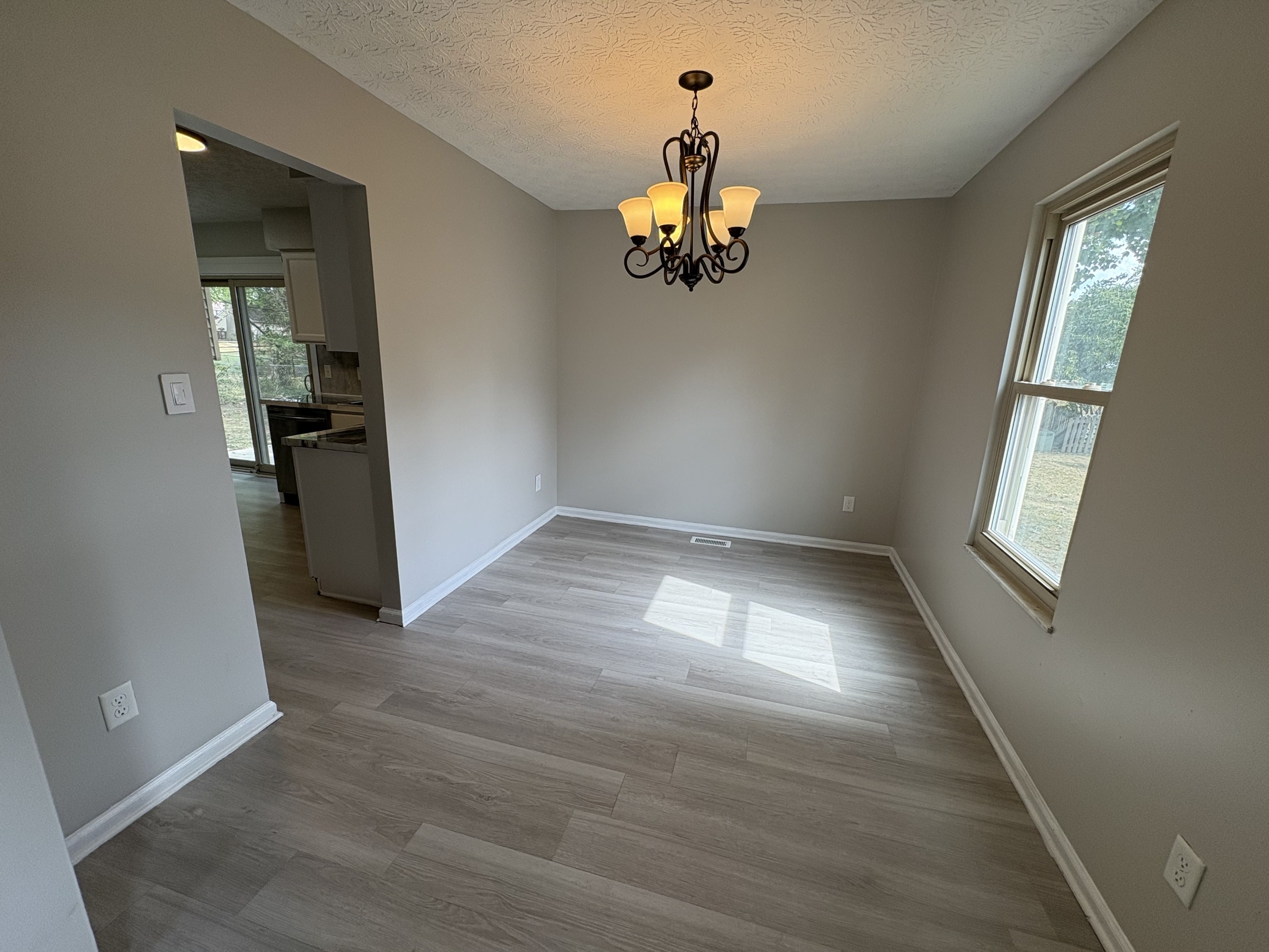 406 Seranade St – photo 4