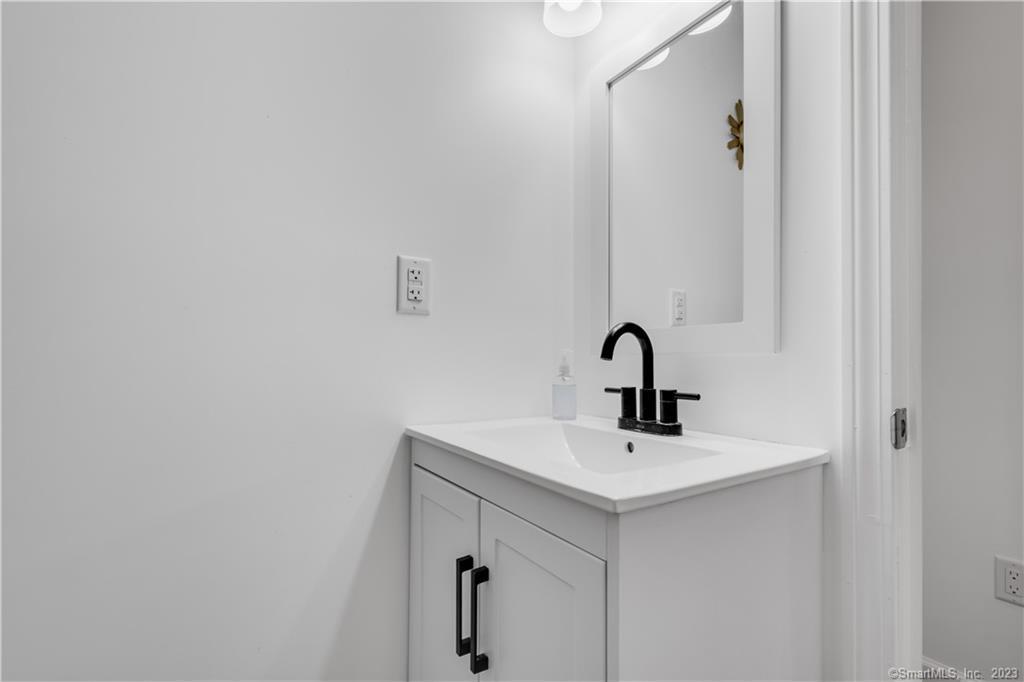 1 Alicia Ln unit B – photo 4
