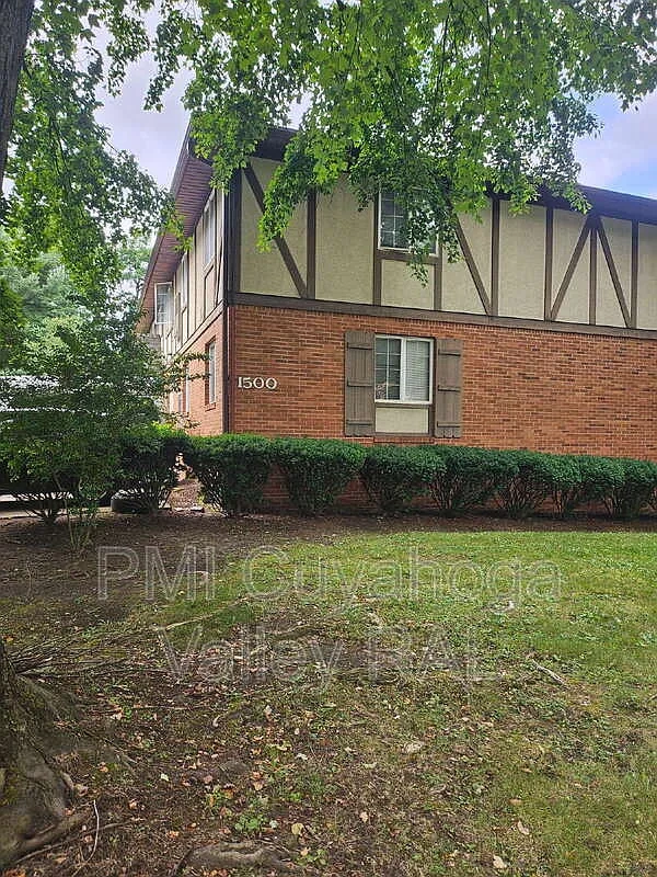 1500 W Market St – photo 2