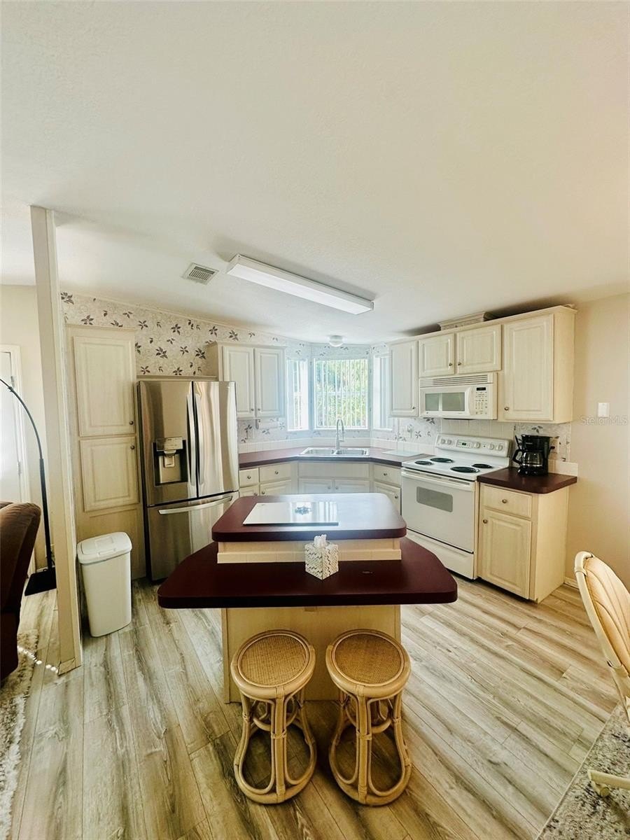 2305 Bay Dr – photo 4